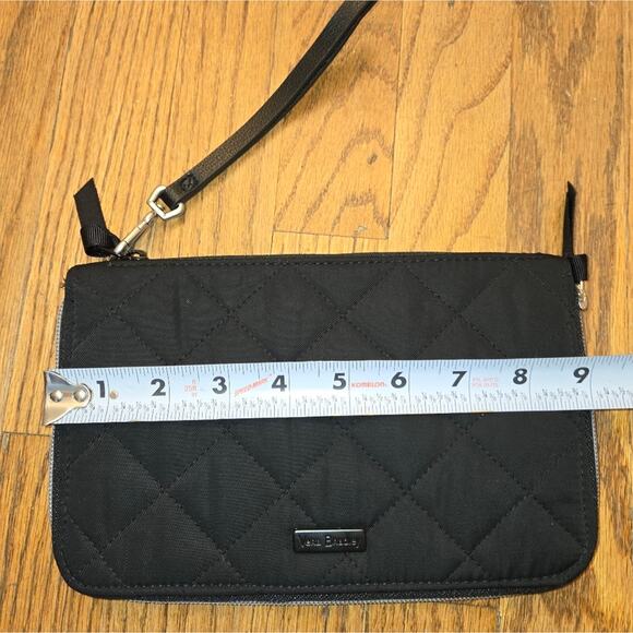 Vera Bradley on the go wristlet in black. Nice condition - Picture 4 of 7